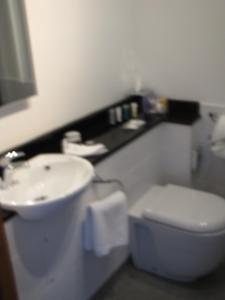 A bathroom at Rose & Crown 