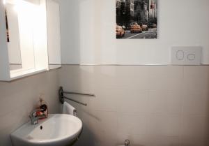 A bathroom at La Casetta Még 37 kép