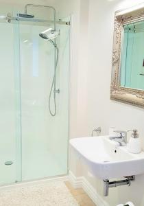 Phòng tắm tại Belle Maison French Country Stay