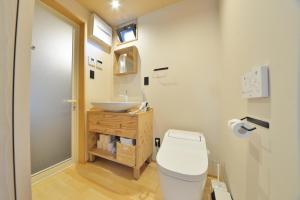 Bilik mandi di Luxury Machiya Takeya Nishijin +54 gambar