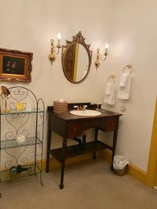 Phòng tắm tại 1896 House Country Inn - Barnside Inn