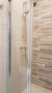 Un baño de Sunrise Suites, Apt. 2