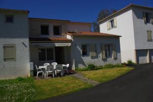 a table and chairs in the yard of a house at Maison à ROYAN PONTAILLAC in Royan