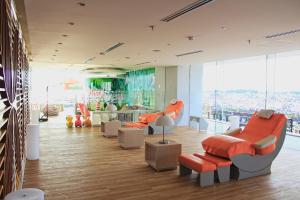 Χώρος καθιστικού στο HARRIS Hotel & Conventions Solo