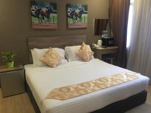 Postel nebo postele na pokoji v ubytování SH Hotel Kota Damansara