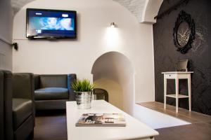 TV a/nebo společenská místnost v ubytování 4 Rooms + 8 fotografií