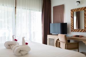 Sjónvarps- og/eða afþreyingartæki á Phi Phi Bayview Resort