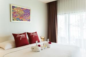 Rúm í herbergi á Phi Phi Bayview Resort