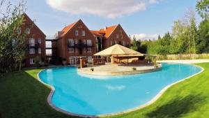 an image of a swimming pool in front of a building at Landhotel Beverland bei Münster in Ostbevern