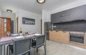 Kuchyň nebo kuchyňský kout v ubytování Apartments Katja