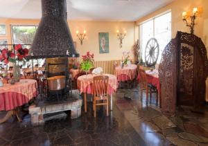 Restavracija oz. druge možnosti za prehrano v nastanitvi Hôtel Le Catala