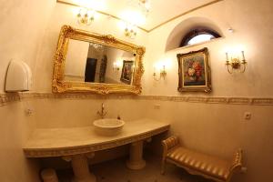 a bathroom with a sink and a mirror at Wynajem Pokoi in Krynica Zdrój