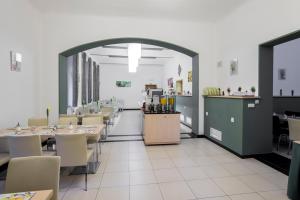 Kuchyňa alebo kuchynka v ubytovaní Hotel Páv