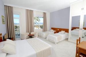 Postel nebo postele na pokoji v ubytování Hotel Complejo Los Rosales