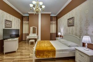 a bedroom with a bed and a desk and a television at Al Khalidiah Resort in Sharjah