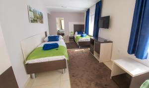TV a/nebo společenská místnost v ubytování Five Rivers Rooms