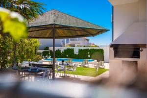 Bazén v ubytování Sea View Apartments Tihi II nebo v jeho okolí