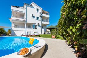 Bazén v ubytování Sea View Apartments Tihi II nebo v jeho okolí