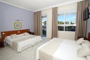 Postel nebo postele na pokoji v ubytování Hotel Complejo Los Rosales