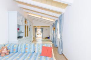 A bed or beds in a room at Can Rosito