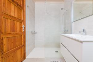 A bathroom at Can Rosito
