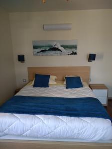 Postel nebo postele na pokoji v ubytování Hotel De La Mer