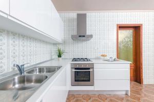 A kitchen or kitchenette at Can Rosito