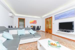 A television and/or entertainment centre at Can Rosito