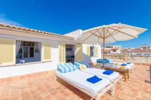 A balcony or terrace at Can Rosito