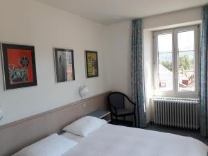 Postel nebo postele na pokoji v ubytování Hôtel de France