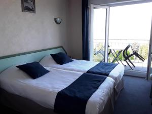 Cama o camas de una habitación en Hôtel Evian Express - Terminus