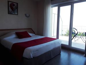 Cama o camas de una habitación en Hôtel Evian Express - Terminus