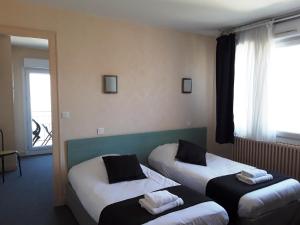 Cama o camas de una habitación en Hôtel Evian Express - Terminus