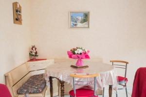 a room with a table with a pink bow on it at Chez Christian in Breitenbach-Haut-Rhin +31 photos