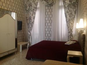 Posteľ alebo postele v izbe v ubytovaní Hotel Ca' Nobile Corner