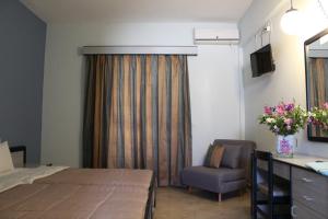 TV a/nebo společenská místnost v ubytování Glyfada Gorgona Apartments