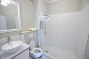 a bathroom with a shower and a toilet and a sink at Complex Bavaro in Mamaia Sat/Năvodari +33 photos