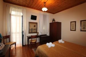 Katil atau katil-katil dalam bilik di Polyxenia Hotel