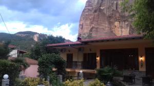 a house in front of a mountain at Guesthouse Papastathis in Kalabaka