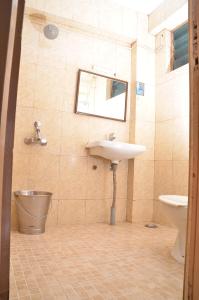 Koupelna v ubytování Hotel Jc Grand + 37 fotografií