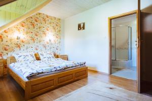 a bedroom with a bed and a walk in shower at Apartamenty i Pokoje "U BARBARY" in Ełk