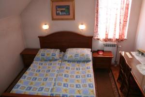 Postel nebo postele na pokoji v ubytování Guesthouse Janez