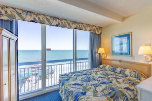 Postel nebo postele na pokoji v ubytování Yachtsman Oceanfront Resort