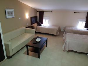 Łóżko lub łóżka w pokoju w obiekcie Hostal Málaga