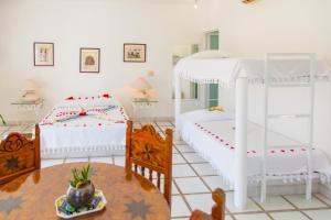 A bed or beds in a room at Villas Fasol Huatulco
