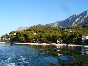 a small island in the middle of a body of water at Sobe Gorana in Živogošće