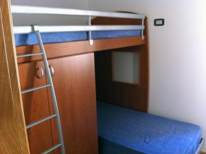 a bunk bed with a ladder next to a door at Montagna & Relax in Castel di Sangro