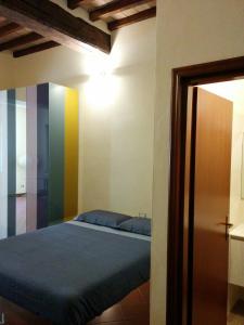 a bedroom with a bed and a colorful wall at Honey House Parma in Parma