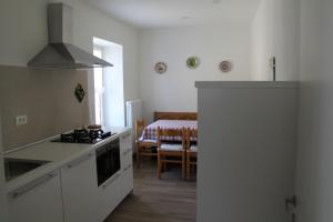 Kuchyňa alebo kuchynka v ubytovaní Domus Helios