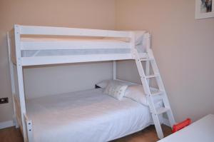 Postel nebo postele na pokoji v ubytování Beehive Cottage